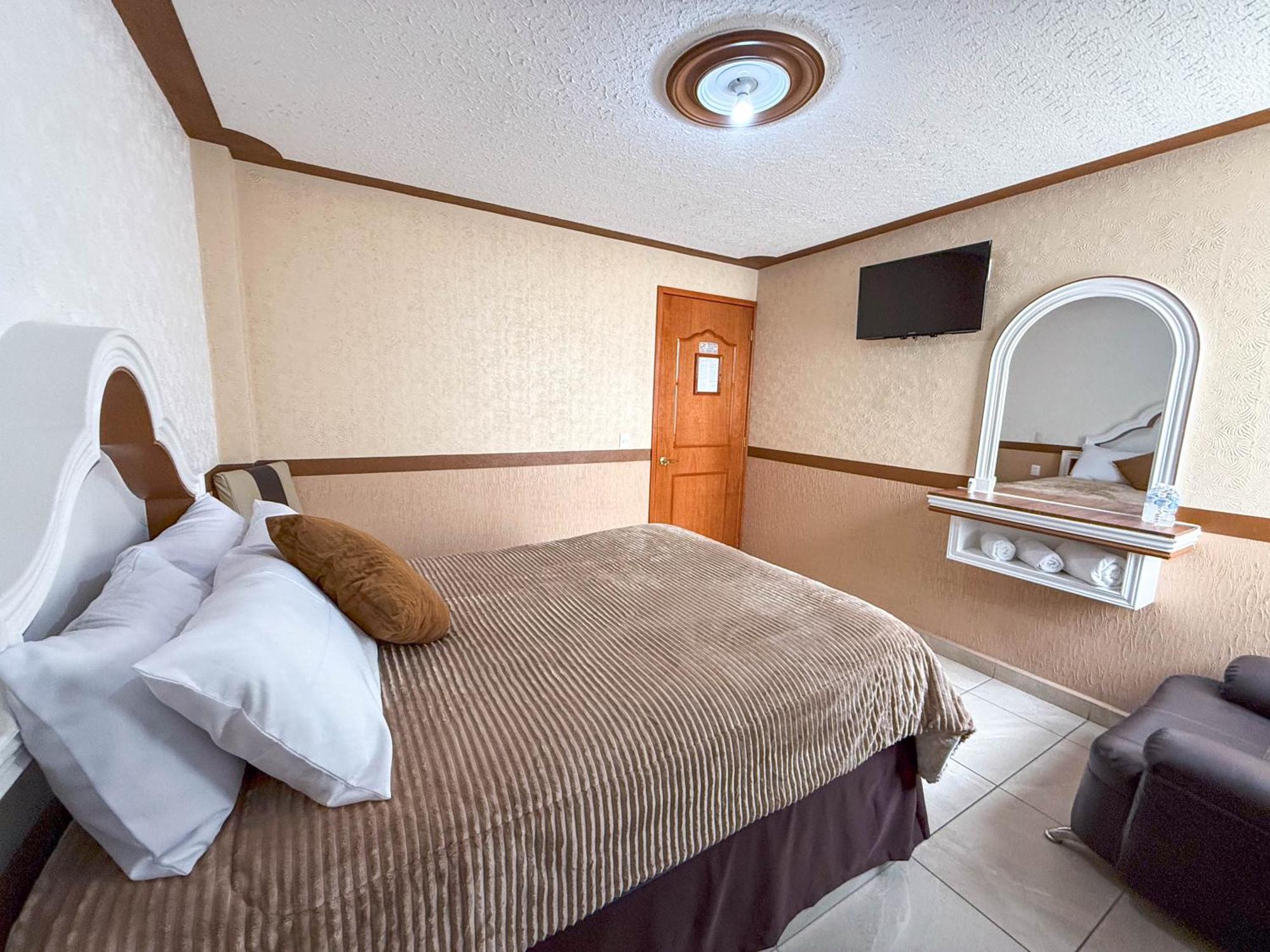 Hotel La Gloria Чигнауапан Екстериор снимка