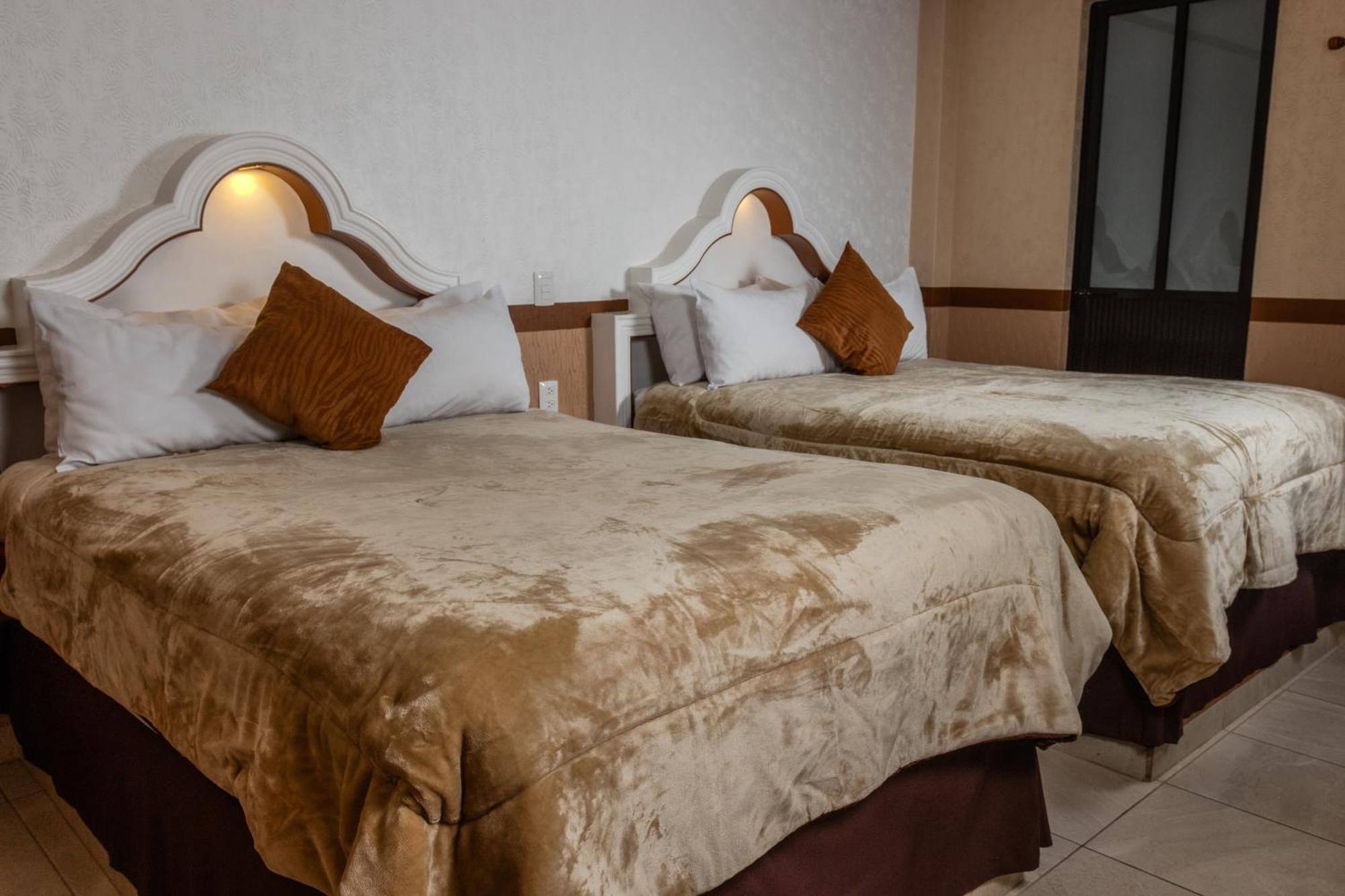 Hotel La Gloria Чигнауапан Екстериор снимка