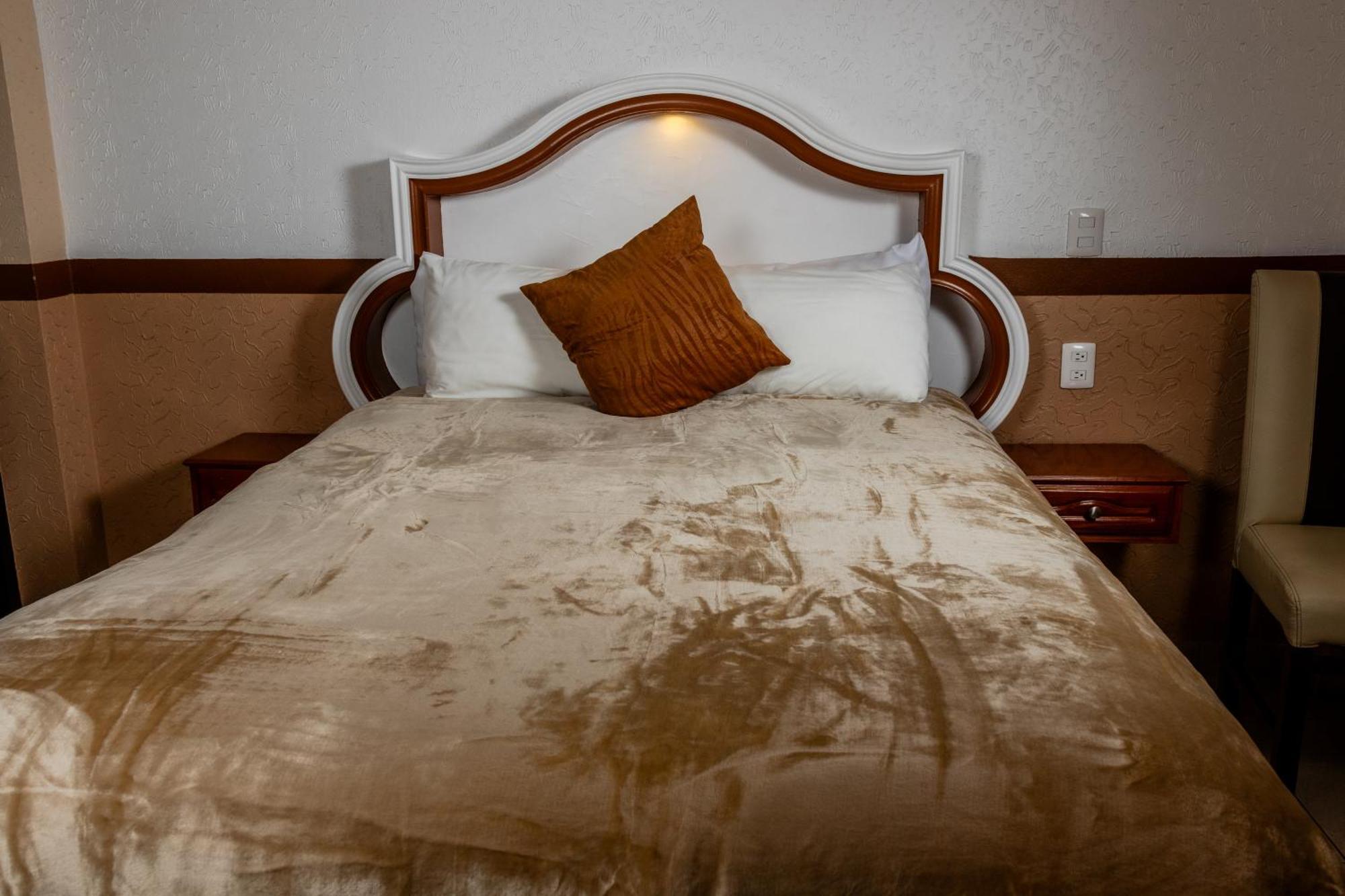 Hotel La Gloria Чигнауапан Екстериор снимка