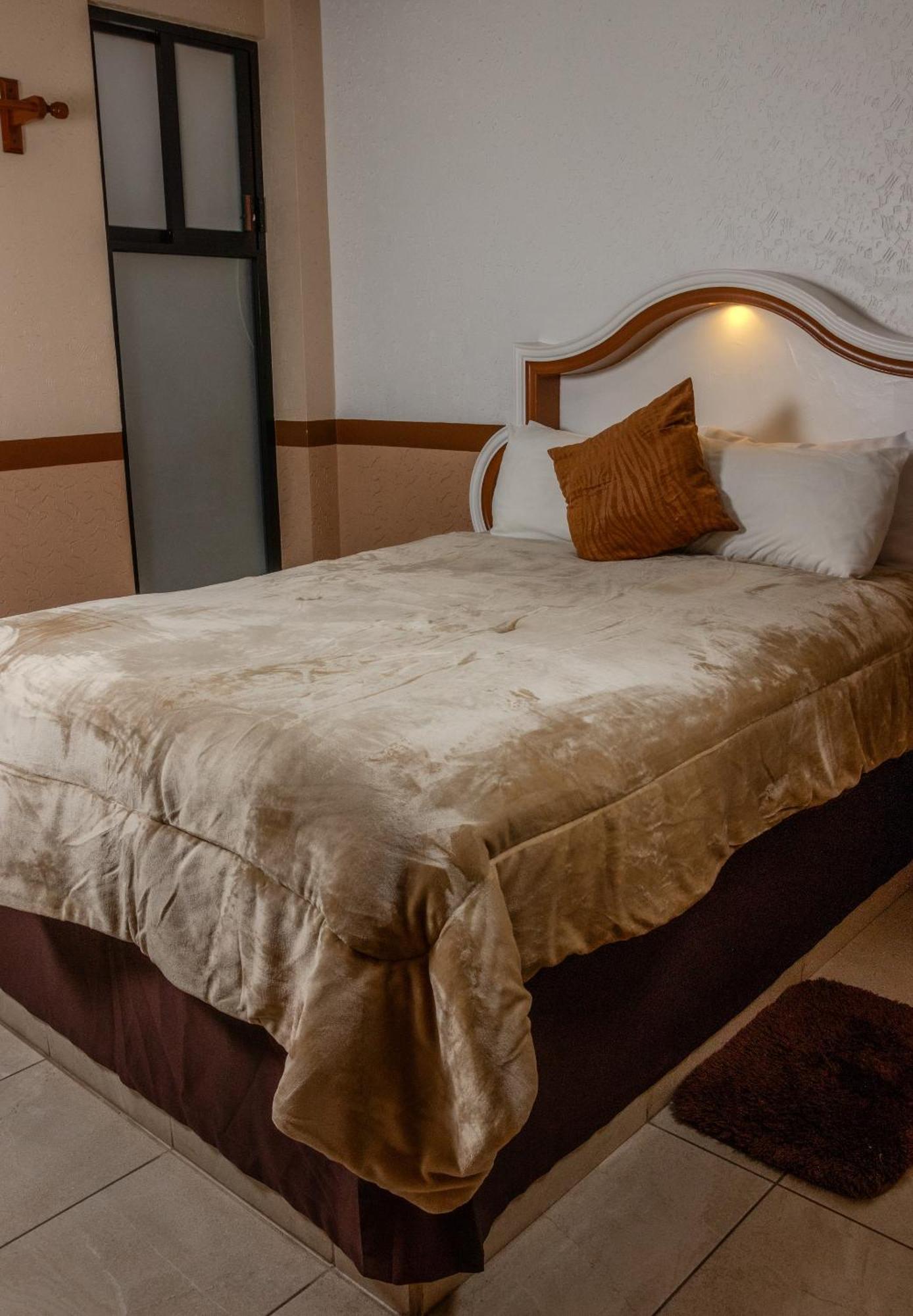 Hotel La Gloria Чигнауапан Екстериор снимка